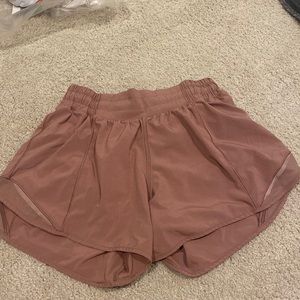 lululemon hotty hot shorts 4 inch